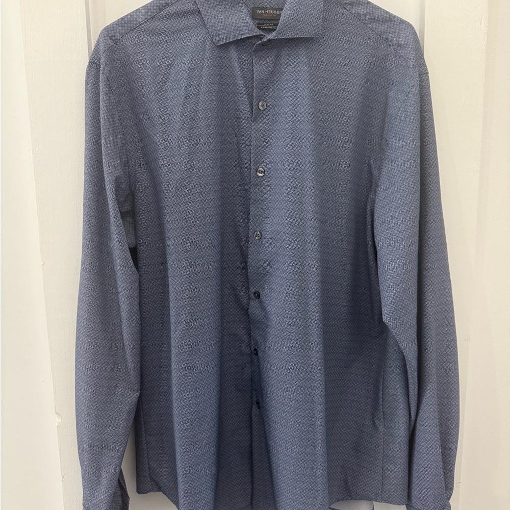 Van huesen long sleeve dress shirt slim fit
